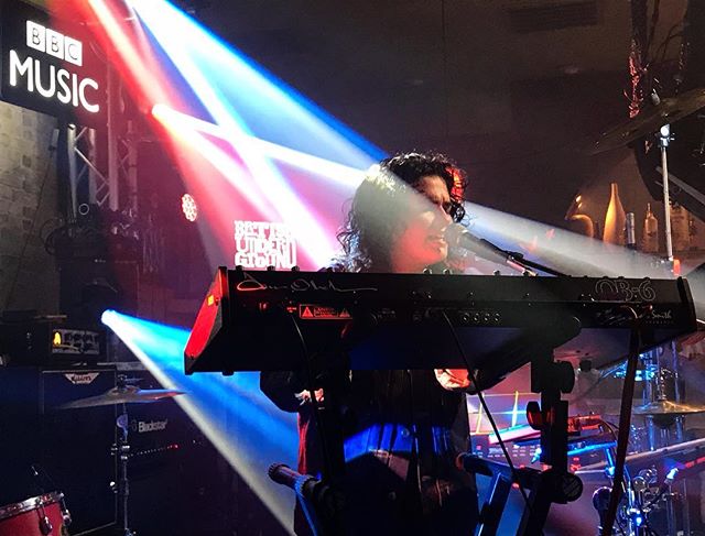 Ha iniziato suonando la batteria per @katetempest, ma ora @georgiauk preferisce essere sul palco da sola. Il supporto non manca: al suo live, organizzato da @bbc Music, c’è anche Wayne Coyne dei Flaming Lips! #sxsw #sxsw2019 #georgiauk #georgia #flaminglips