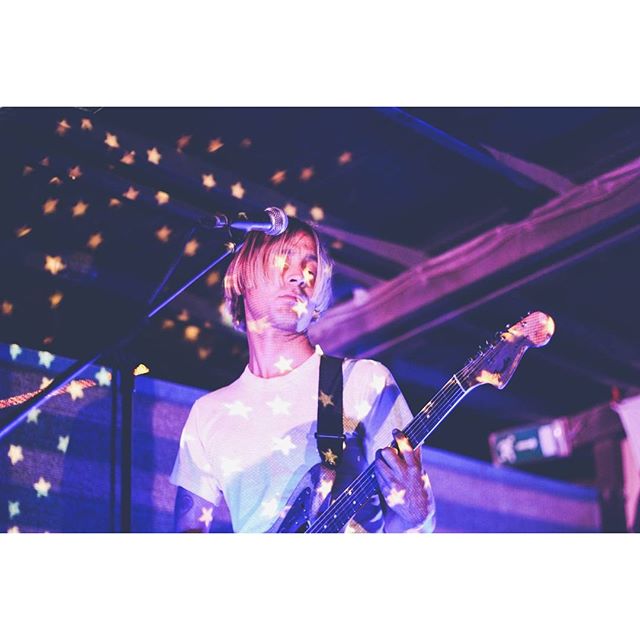 "Se si chiudono gli occhi, sembra di stare a San Diego". Tomorrows Tulips played on Wednesday at Hana-Bi // pic by @chiaraviolenta