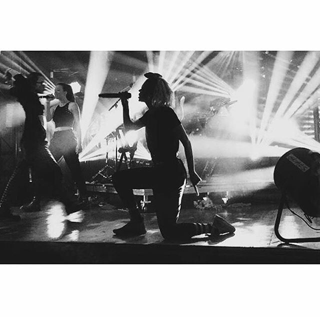 Grimes yesterday at Festival Moderno pic by @thepoisonous