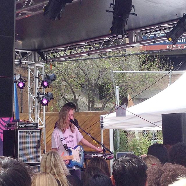 La nostra ultima giornata di #sxsw inizia con The Japanise House. Livello di malinconia perfetto per iniziare a salutare Austin  #sxsw17 #music #festival #thejapanisehouse #texas #austin @thejapanesehouse