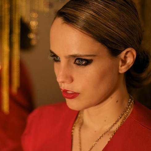Anna Calvi new album ‘Hunter’ will be out on Aug 31st