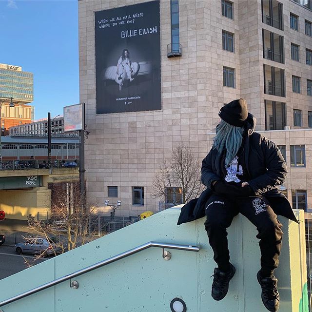 If you are in Milan tonight, don’t lose her show #billieeilish