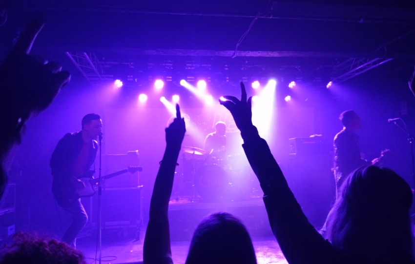 Uno scalmanato trio di brothers mette il Monk a ferro e fuoco